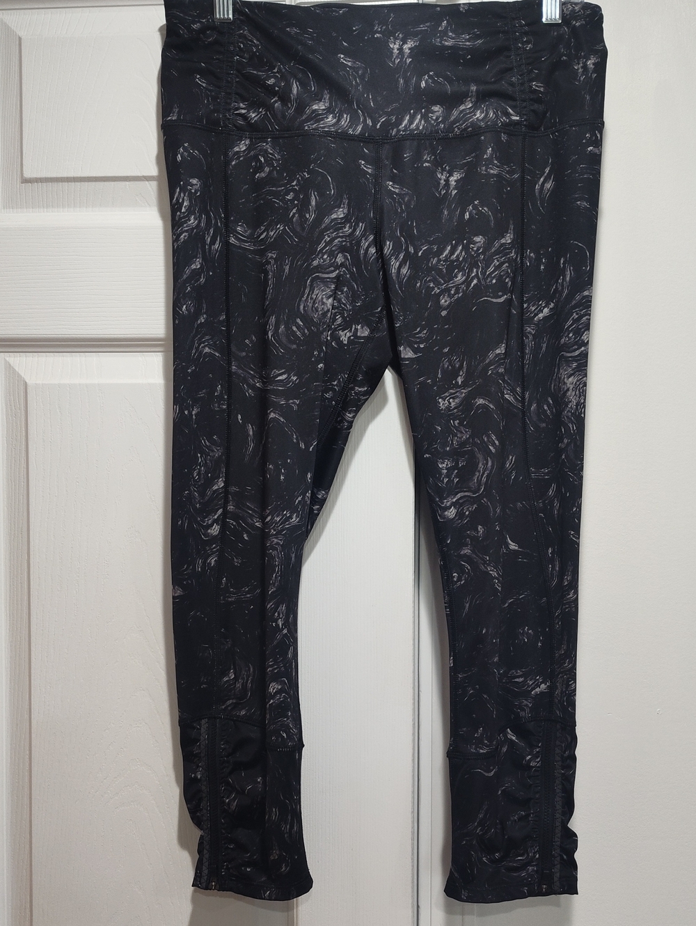 Lululemon Black Marble Swirl Print High-Waist Leggings In Size 10